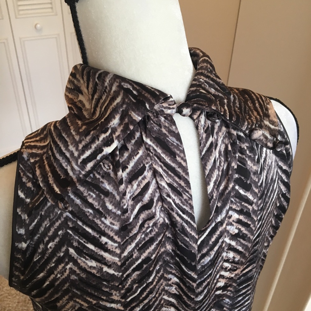 ๐ฅ sale ๐ Sleeveless blouse by Joan Vass studio - Picture 3 of 8
